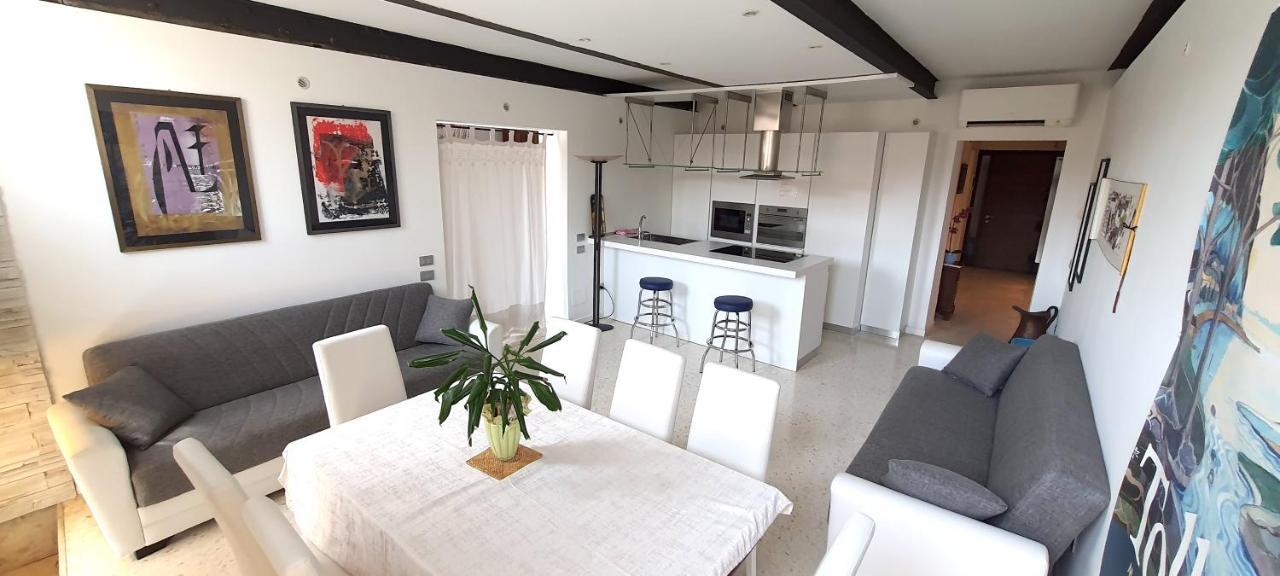 Elisabeth Waterfront Apartment เวนิส ภายนอก รูปภาพ