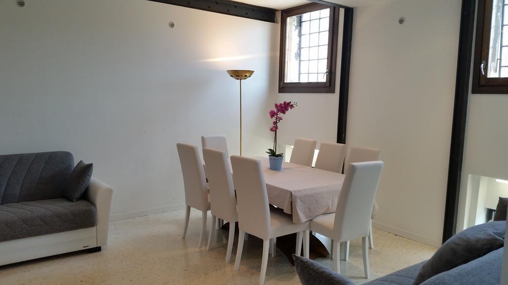Elisabeth Waterfront Apartment เวนิส ภายนอก รูปภาพ
