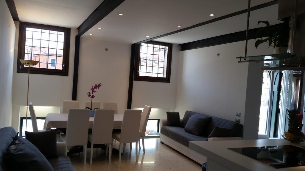 Elisabeth Waterfront Apartment เวนิส ภายนอก รูปภาพ