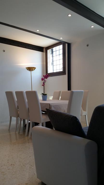 Elisabeth Waterfront Apartment เวนิส ภายนอก รูปภาพ
